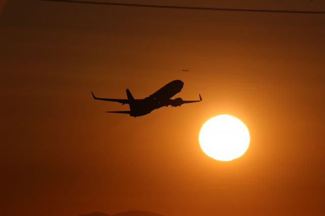 Boeing 737-800 (N389DA)