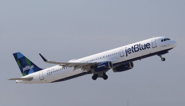 Airbus A321 (N991JT) - Taking off from Fort Lauderdale International on the 6th of May at 6:10. First day of service for this arplabe was 12/21/17.