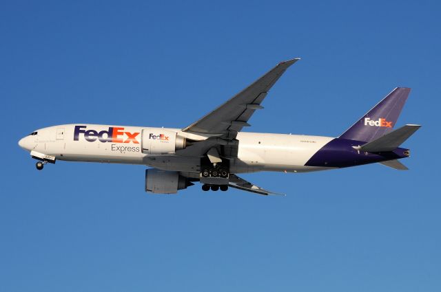 BOEING 777-200LR (N889FD)