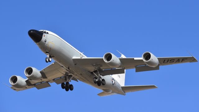 Boeing C-135B Stratolifter (62-4133) - USAF Boeing TC-135S "COBRA BALL" (training aircraft), assigned to the 45th Reconnaissance Squadron, on final for RWY 17L at Colorado Springs Airport