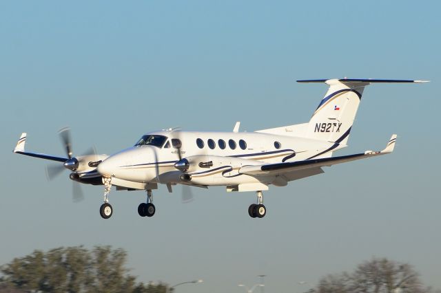 Beechcraft Super King Air 300 (N92TX)