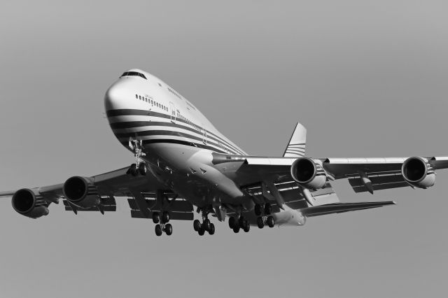 Boeing 747-200 — - Approaching LHR, runway 027R.