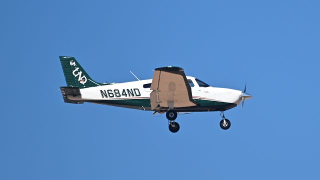 Piper Cherokee (N684ND)