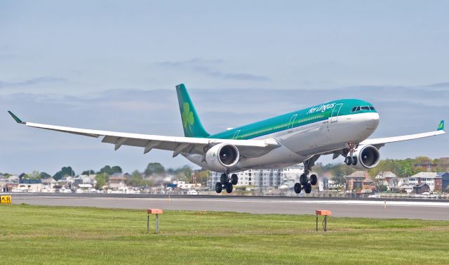 Airbus A330-300 (EI-EAV) - RONAN about to touch down on RWY22L