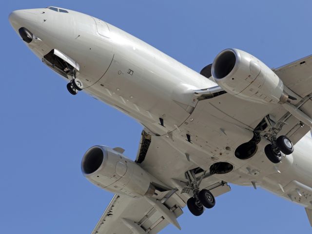 Boeing 737-700 (A30004) - On approach to runway 01.