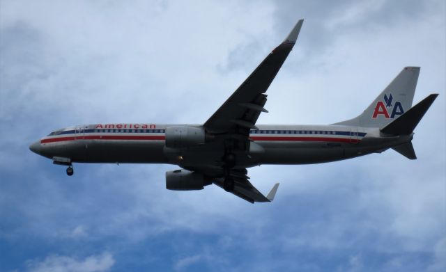 Boeing 737-800 (N901AN)