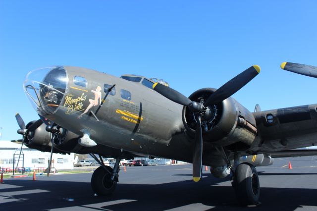 Boeing B-17 Flying Fortress (N3703G)