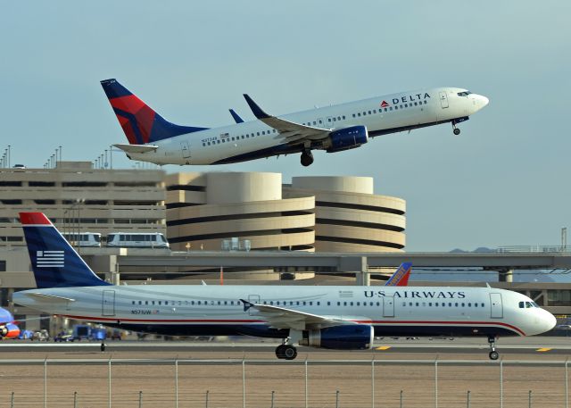Airbus A321 (N571UW)