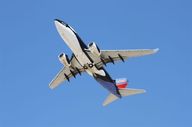 Boeing 737-700 (SH-AMU) - N713SW