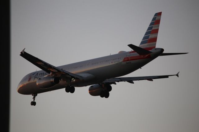 Airbus A321 (N573UW)