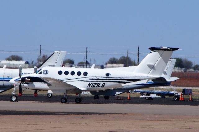 Beechcraft Super King Air 200 (N121LB)