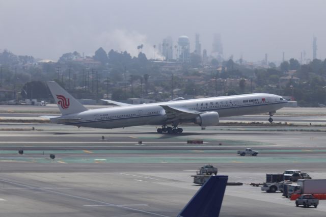 BOEING 777-300ER (B-2088)