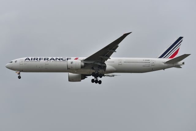 BOEING 777-300ER (F-GSQD) - 21-L 07-12-23