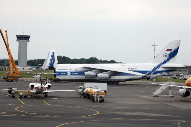 Antonov An-124 Ruslan (RA-82047) - Chargement à Nantes le 1er juin 2016