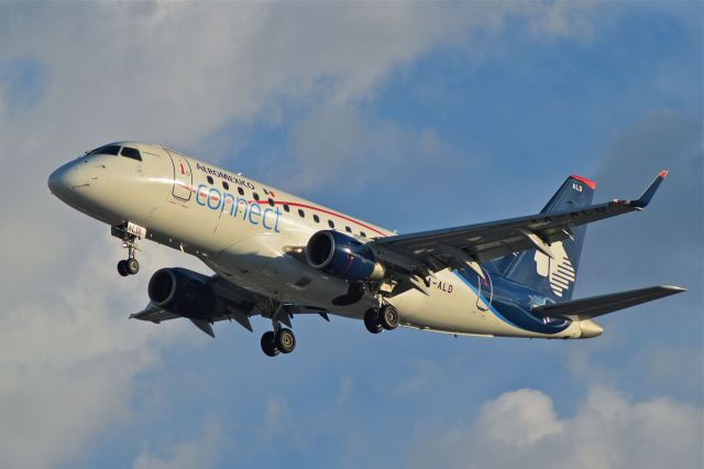 Embraer 170/175 (XA-ALD) - Embraer E-170STD XA-ALD MSN 25 of Aeromexico connect on approach to Mexico City International Airport (07/2018).