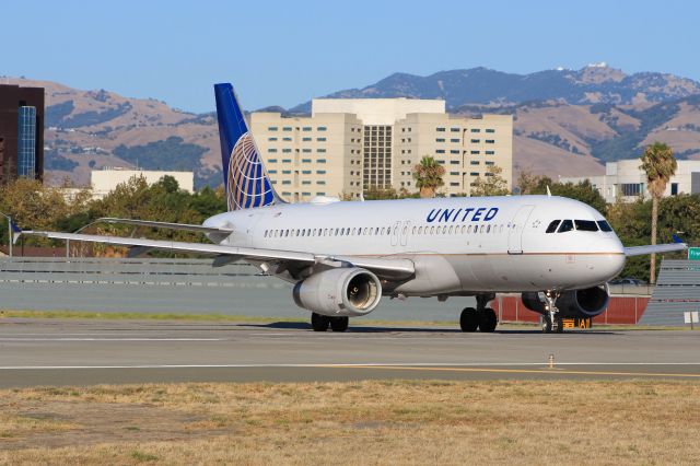 Airbus A320 (N421UA)