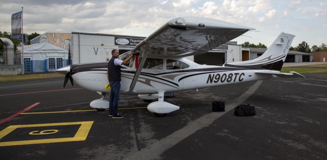 Cessna Skylane (N90TTC)