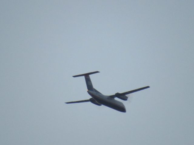 de Havilland Dash 8-100 (N806EX) - Approaching Tweed-New Haven Airport as flight AA4832 - taken at Branford Point, CT, USA - 28/02/2016