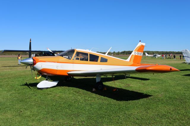 C-GKIC — - C-GKIC Piper PA-28 Cherokee 235 RVA à L'Aéroport de Salaberry de Valleyfield CSD3 QC. Le 24-09-2022 à 11:18