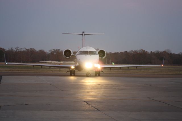 Canadair Regional Jet CRJ-200 (N936EV)