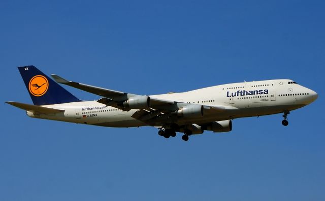 Boeing 747-200 (D-ABVX)