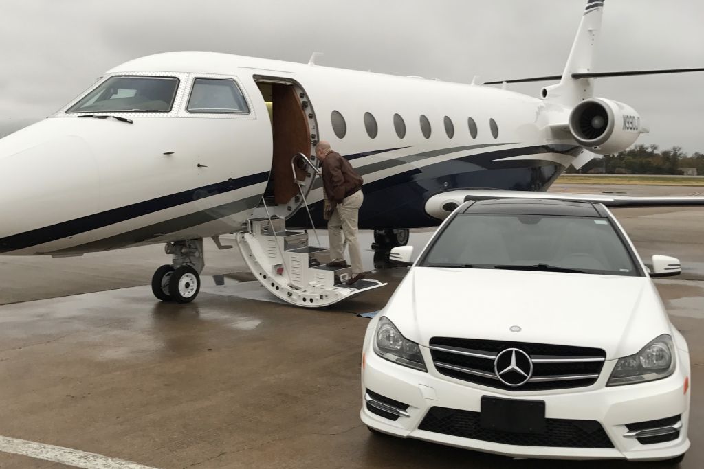 IAI Gulfstream G200 (N990JT) - Boarding