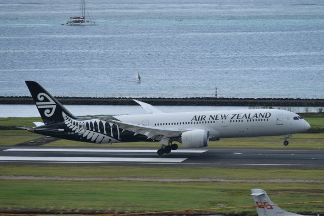 Boeing 787-9 Dreamliner (ZK-NZH)