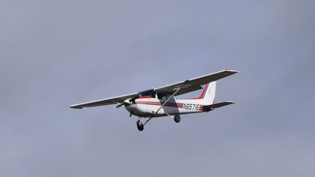 Cessna Skyhawk (N65716)