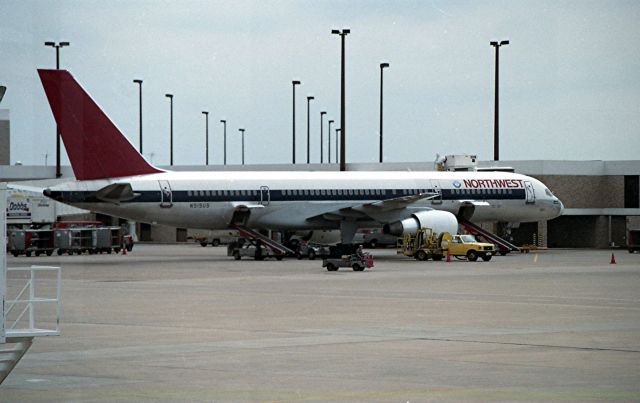 Boeing 757-200 (N515US)