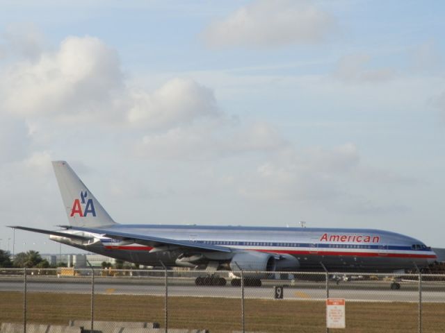 Boeing 777-200 (N772AN)