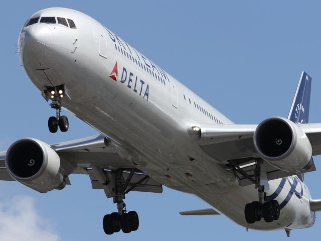 — — - Delta Airlines B767-400 seen here sporting the Skyteam livery on short finals to LHR runway 027R.