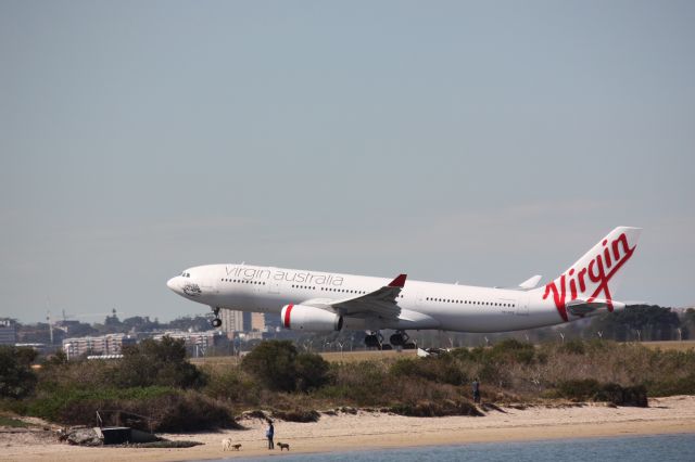 Airbus A330-200 (VH-XFE)