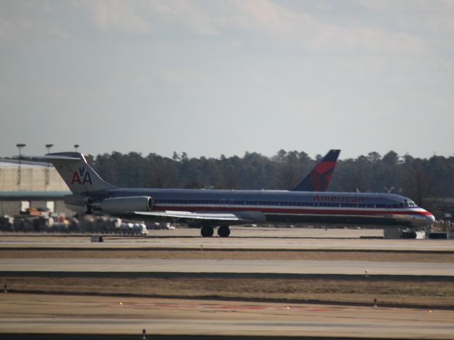 McDonnell Douglas MD-82 (N488AA) - Landing on 27L at ATL on 02/25/2011