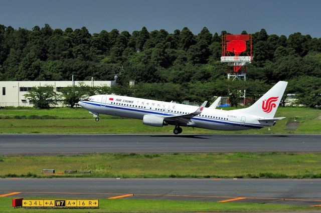 Boeing 737-800 (B-5582) - Lift Off