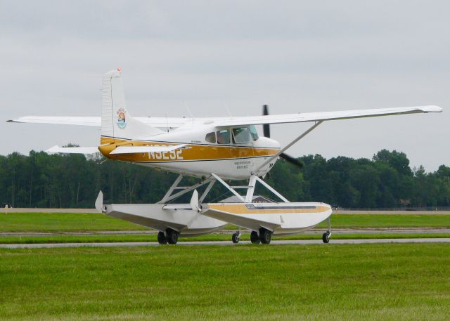 Cessna Skywagon (N9292) - At AirVenture 2016.