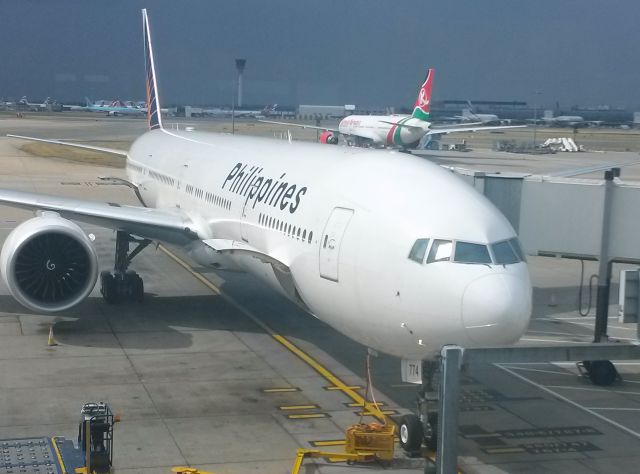 BOEING 777-300 (RP-C7774) - Philippines Airlines B777-3F6ER cn35556