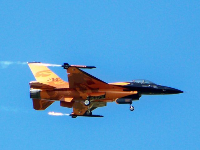 Lockheed F-16 Fighting Falcon (J015)