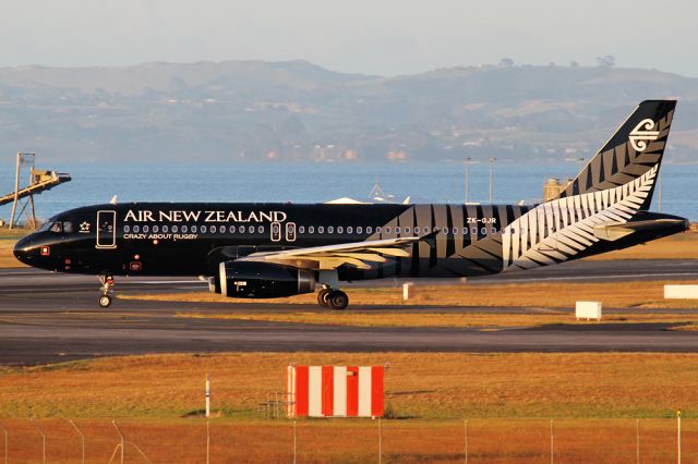 Airbus A320 (ZK-OJR)