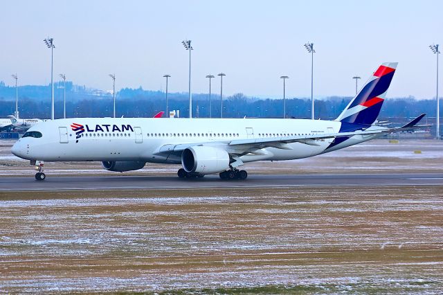 Airbus A350-900 (A7-AMA)