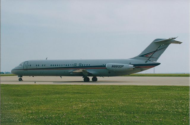 McDonnell Douglas DC-9-40 (N880DP) - Detroit Pistons. Interestingly, the Pistons have had three aircraft wear this N-number, also shared by a BAC-111 & MD-83