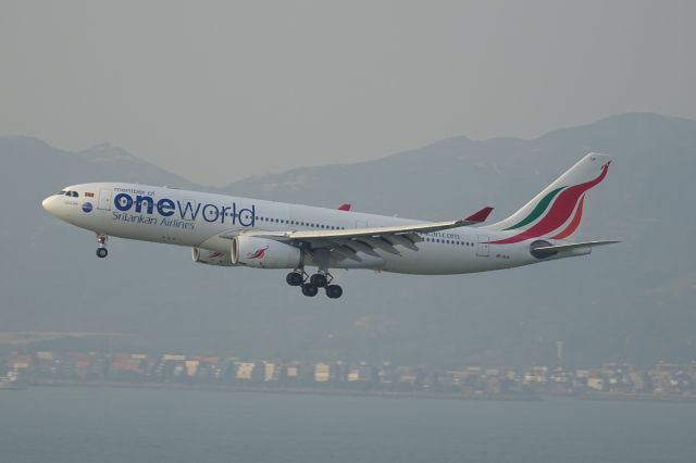 Airbus A330-200 (4R-ALH)