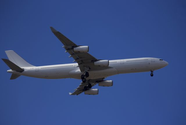 Airbus A340-300 (CS-TQY) - Hi Fly Portugal doing a charter flight for the RAAF from Darwin to Sydney