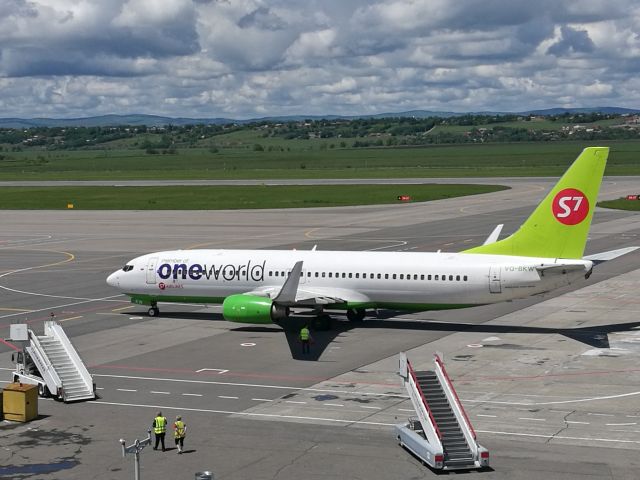 Boeing 737-700 (VQ-BKW)