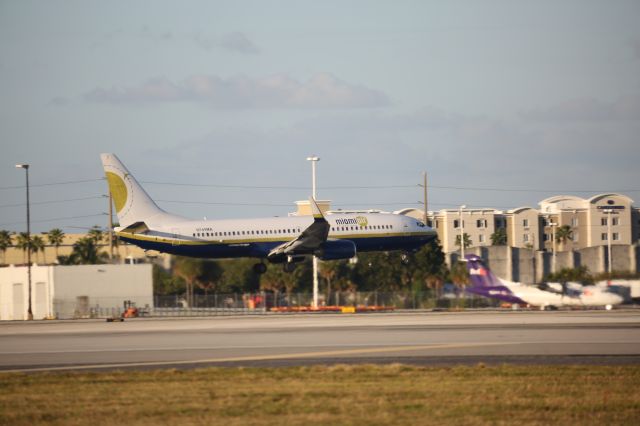 Boeing 737-800 (N749MA)