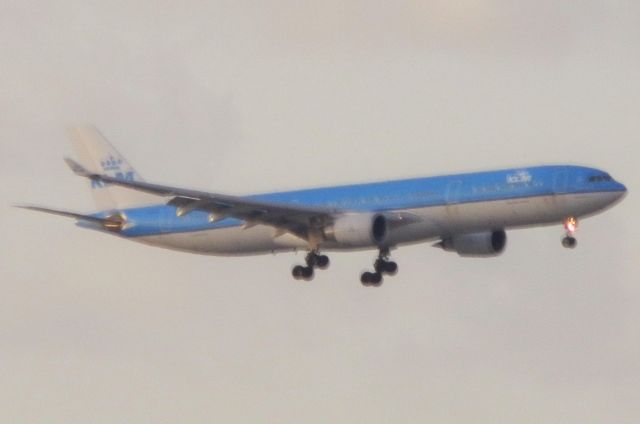 Airbus A330-300 (PH-AKA)