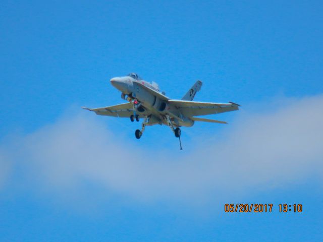 McDonnell Douglas FA-18 Hornet (76-3761)