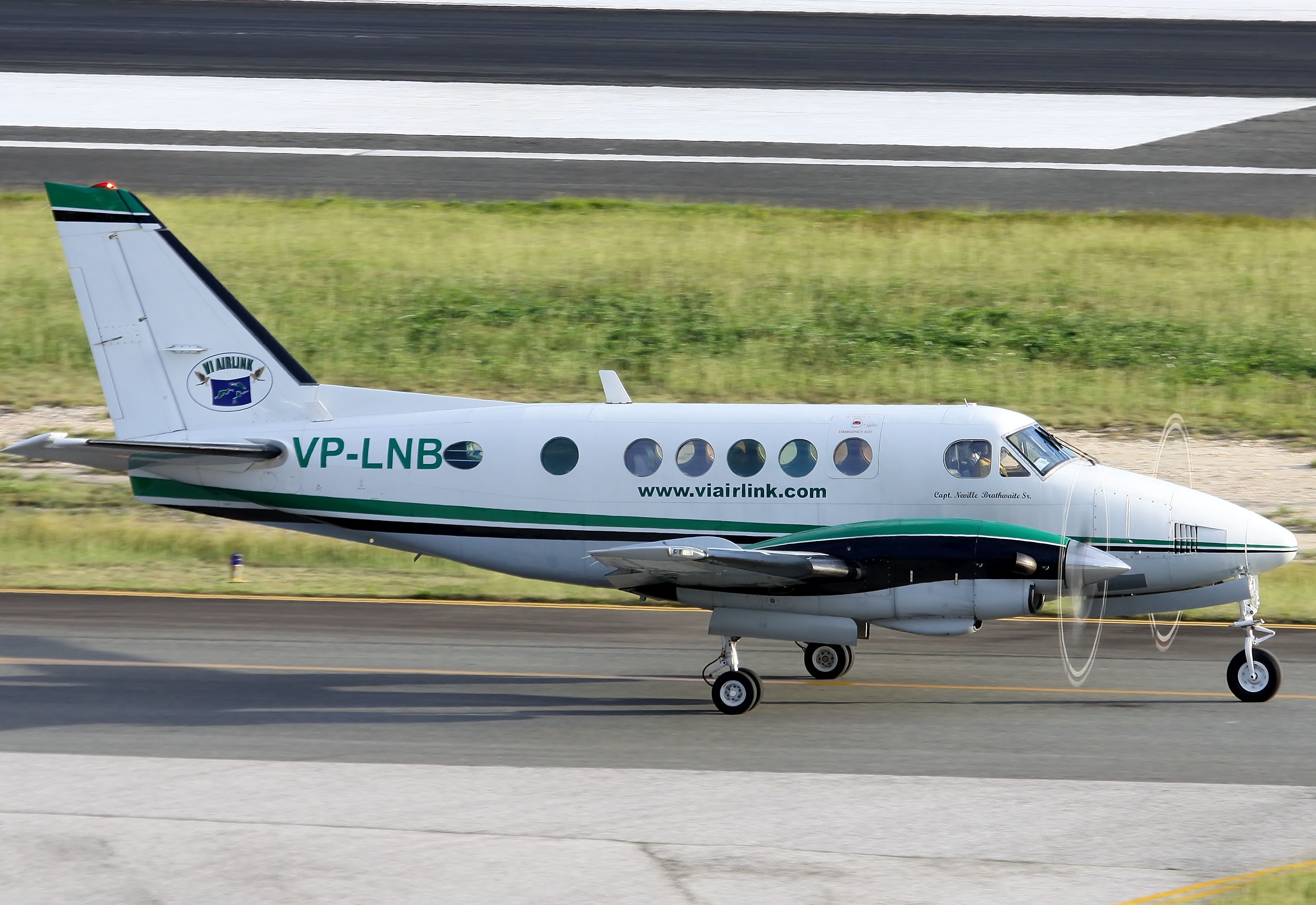 Beechcraft King Air 100 (VP-LNB)