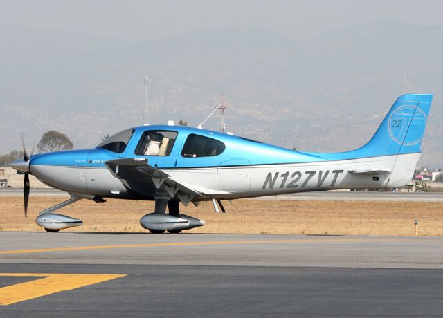 Cirrus SR-22 (N127VT)