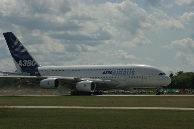 — — - Airbus 380 Departs EAA Oshkosh 2009 Runway 36