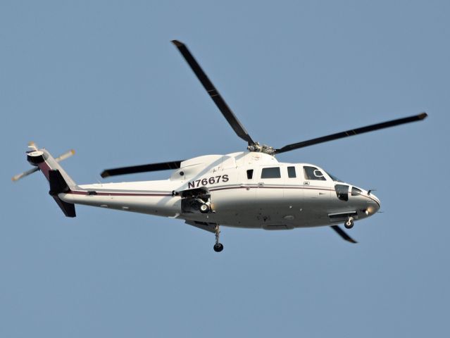 Sikorsky S-76 (N7667S)